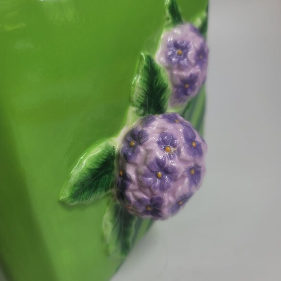 Vintage Unbranded Cookie Jar Green with Embossed Purple Flowers - Picture 15 of 16